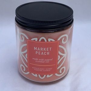 BATH AND BODY WORKS SCENTED CANDLE 7oz. “MARKET PEACH” NEW